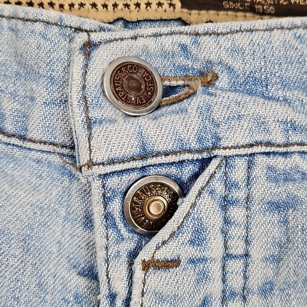 Vintage 90s Levi's Silver Tab 549 Baggy Fit Light Wash Yellow Contrast Trim Jean - Picture 5 of 16